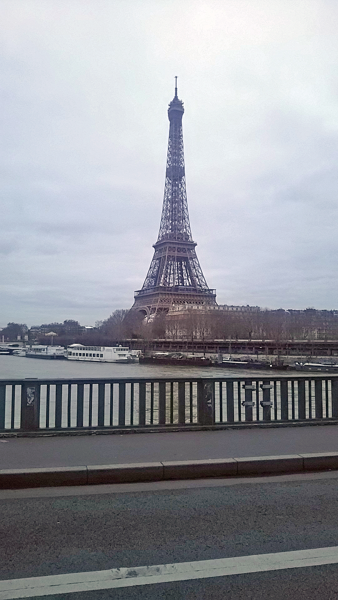 パリの絶景おすすめスポット ビル アケム橋 きのこのファッション パリblog