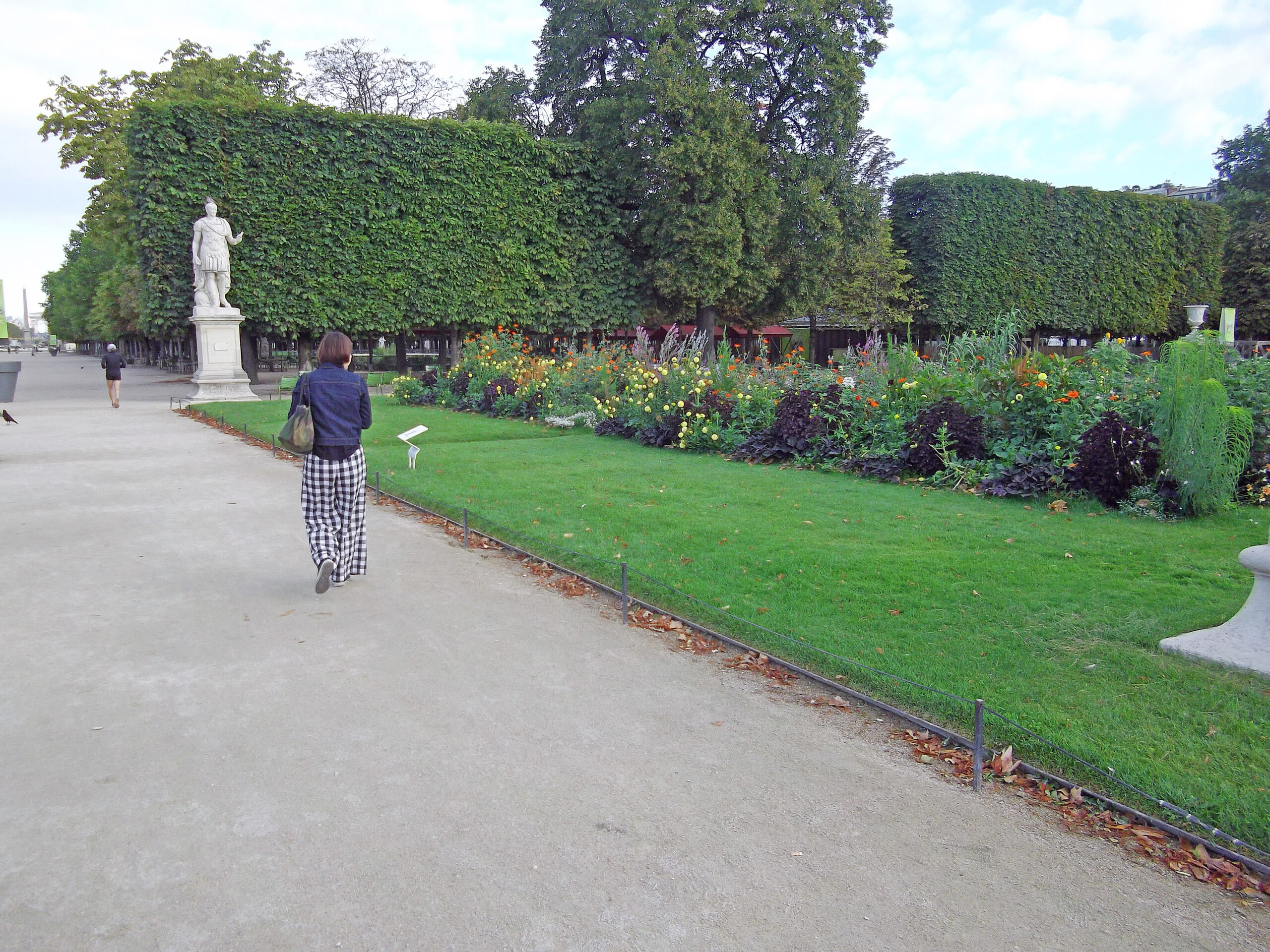 パリの憩いの場 チュイルリー公園でのんびり時間 きのこのファッション パリblog